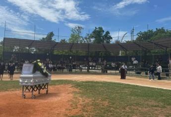 Rinden homenaje a Álvaro Castro Aguilar en los terrenos de la Liga de Ahome
