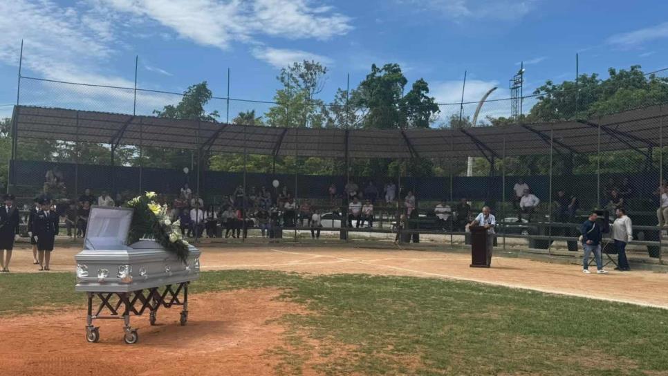 Rinden homenaje a Álvaro Castro Aguilar en los terrenos de la Liga de Ahome