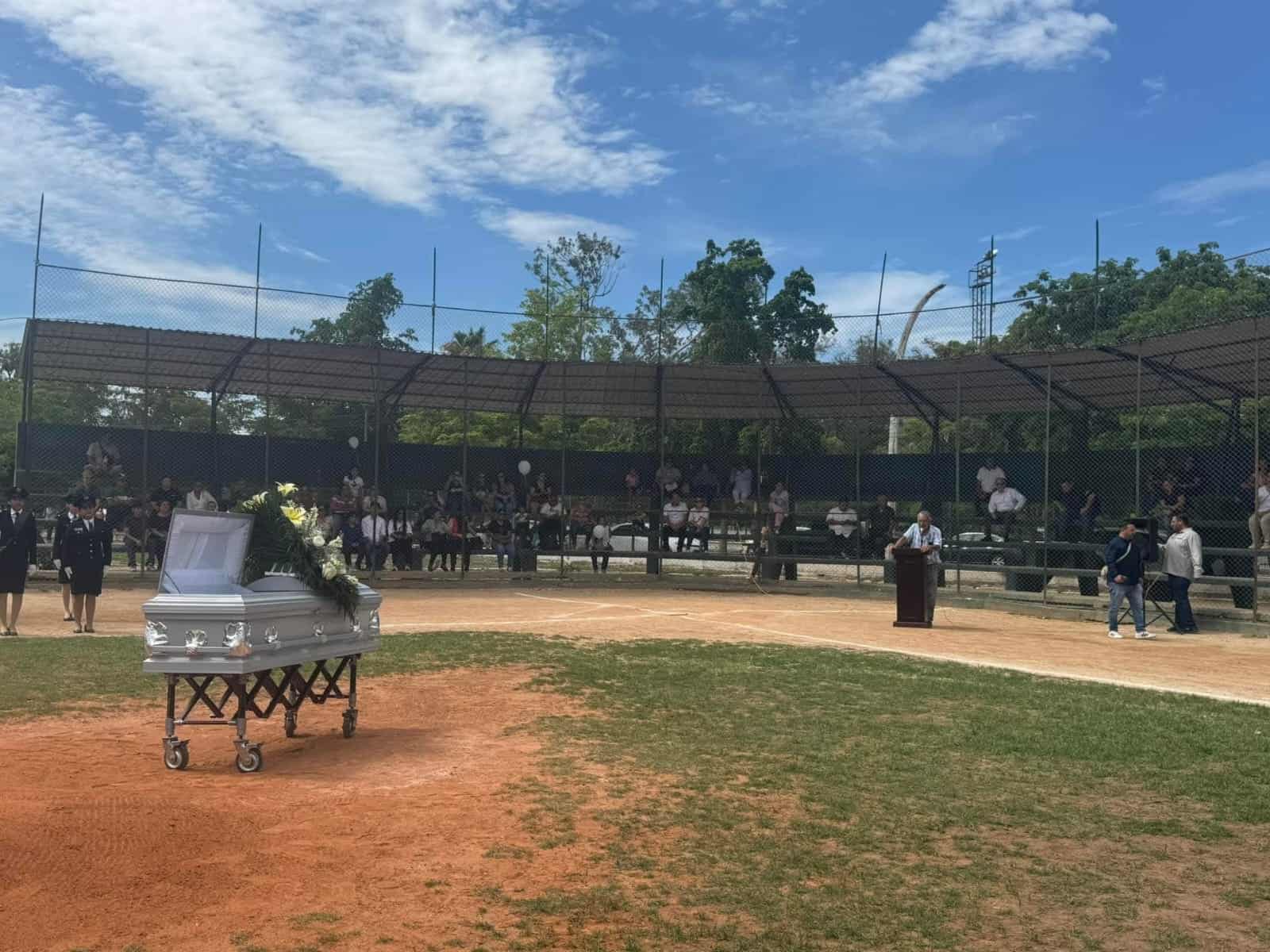 Rinden homenaje a Álvaro Castro Aguilar en los terrenos de la Liga de Ahome