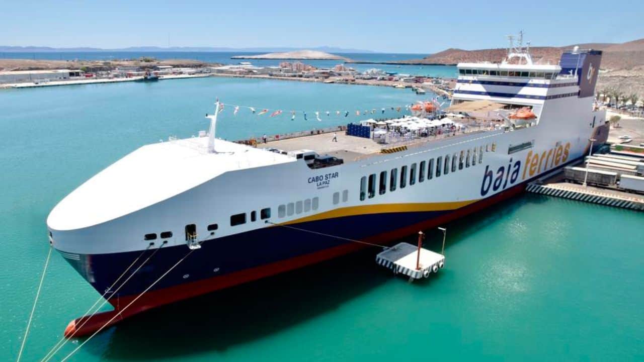 El Cabo Star tiene bandera mexicana y cuenta con una tripulación 100 porciento nacional, que es resultado del desarrollo de la marina que identifican desde Baja Ferries