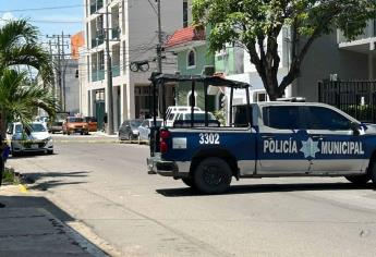 Ejecutan a balazos a un hombre en Mazatlán; quedó sin vida al interior del auto en el que viajaba