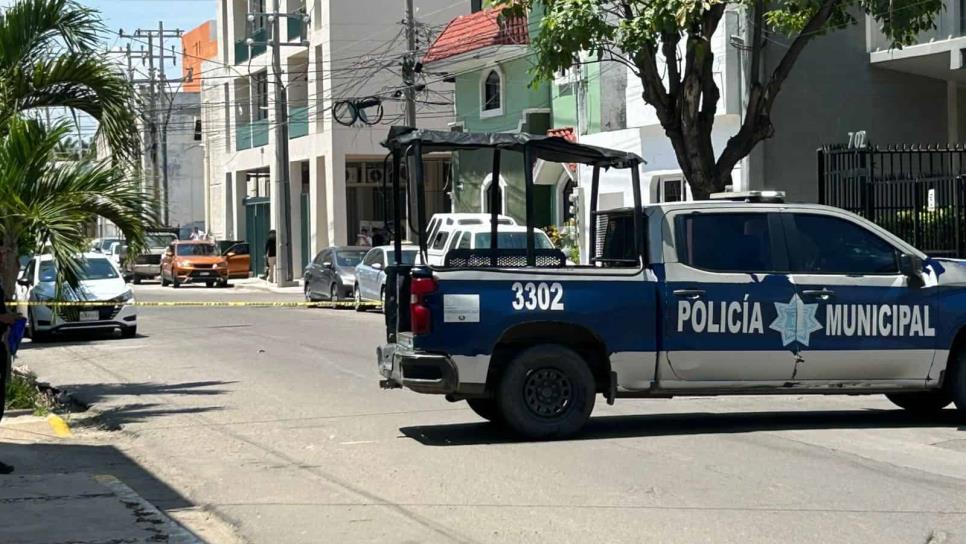 Ejecutan a balazos a un hombre en Mazatlán; quedó sin vida al interior del auto en el que viajaba