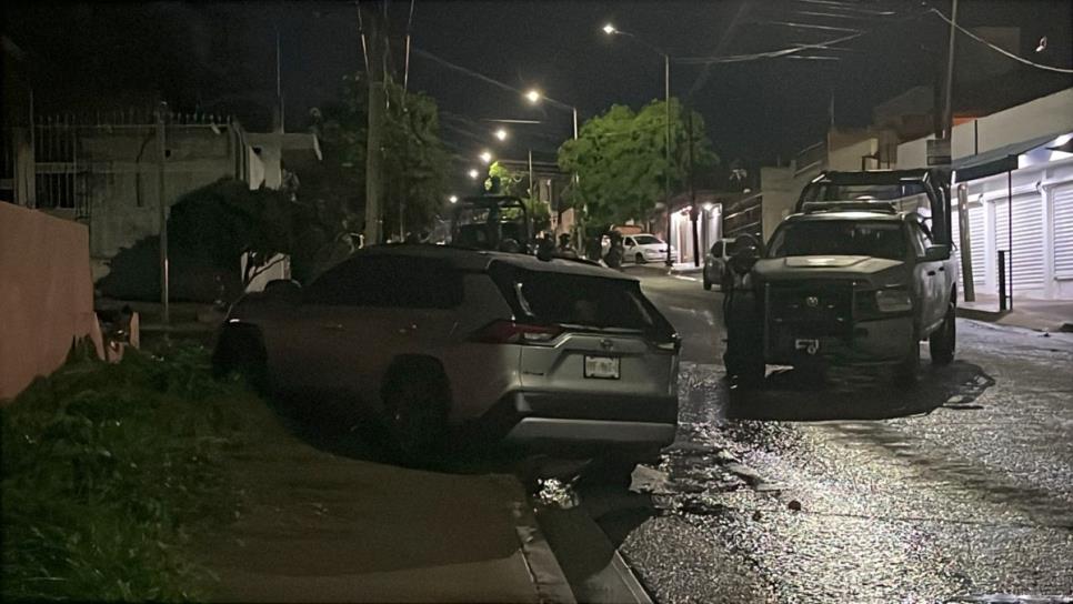 Armas y explosivos fue lo que se encontró en la camioneta asegurada en la Col. Libertad en Culiacán