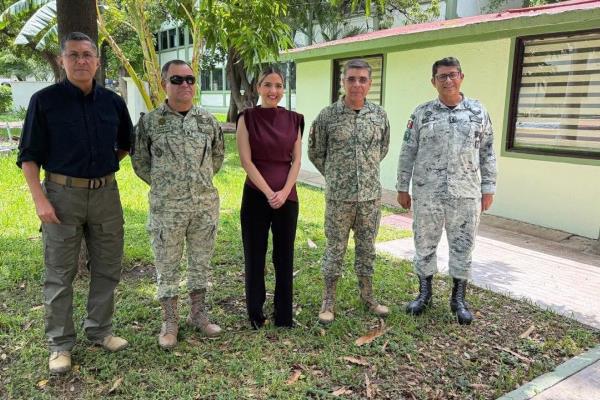 Estrella Palacios sostiene reunión con mandos militares para reforzar la seguridad en Mazatlán