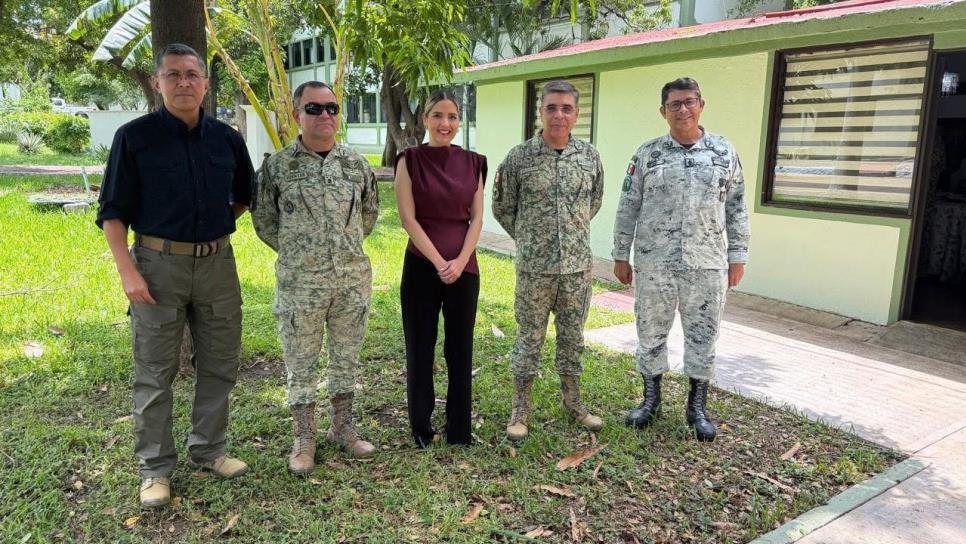 Estrella Palacios sostiene reunión con mandos militares para reforzar la seguridad en Mazatlán Estrella Palacios sostiene reunión con mandos militares para reforzar la seguridad en Mazatlán