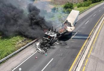 Incendio de tráiler provoca cierre parcial en la autopista Mazatlán–Culiacán