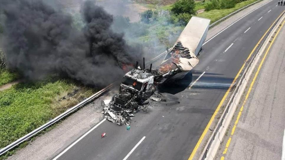 Incendio de tráiler provoca cierre parcial en la autopista Mazatlán–Culiacán Incendio de tráiler provoca cierre parcial en la autopista Mazatlán–Culiacán