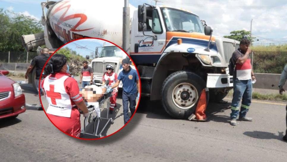 Motociclista choca y queda atrapado abajo de un camión en Mazatlán ¡Se salvó de milagro! Motociclista choca y queda atrapado abajo de un camión en Mazatlán ¡Se salvó de milagro!