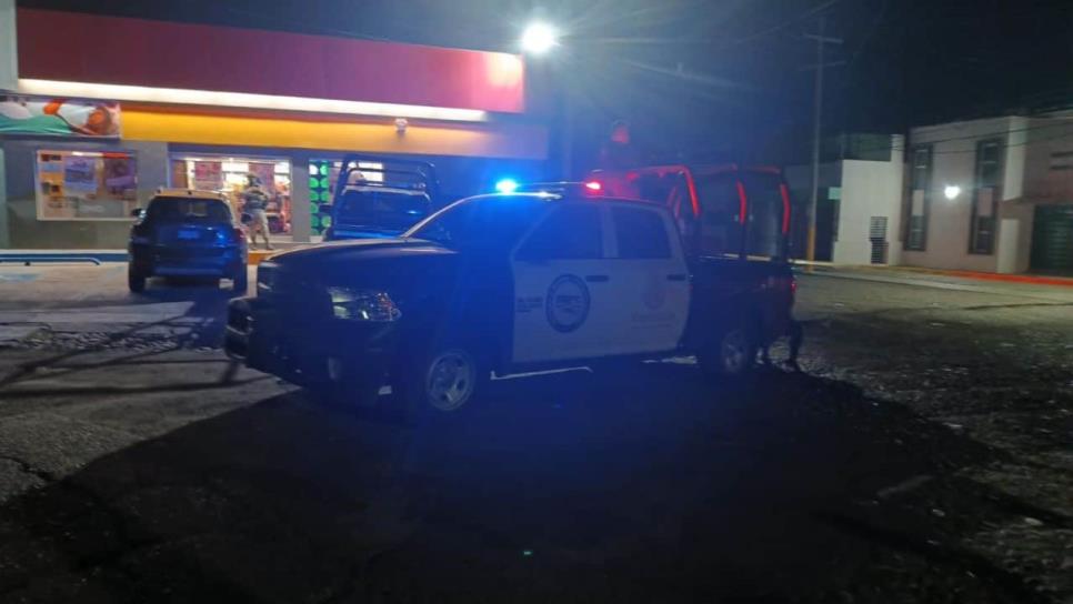 Militares y federales implementan fuerte operativo de revisión y vigilancia en distintos sectores en Culiacán Militares y federales implementan fuerte operativo de revisión y vigilancia en distintos sectores en Culiacán