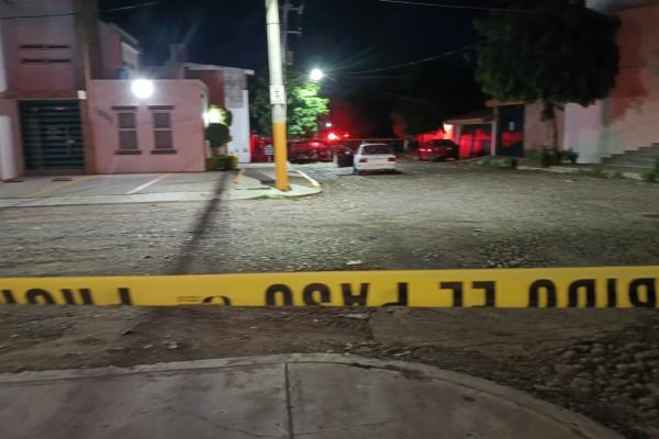 Mujer muere en ataque a balazos contra policía municipal en Las Quintas