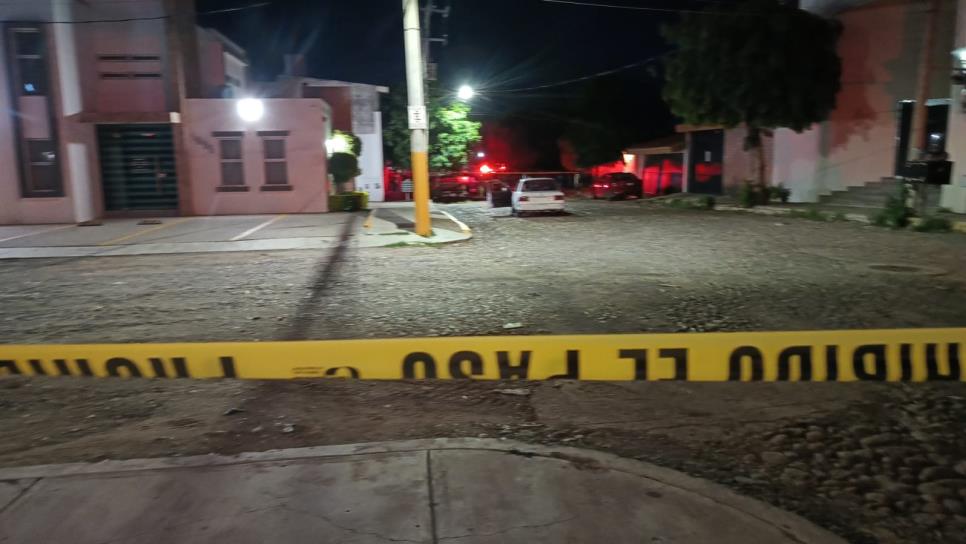 Mujer muere en ataque a balazos contra policía municipal en Las Quintas Mujer muere en ataque a balazos contra policía municipal en Las Quintas
