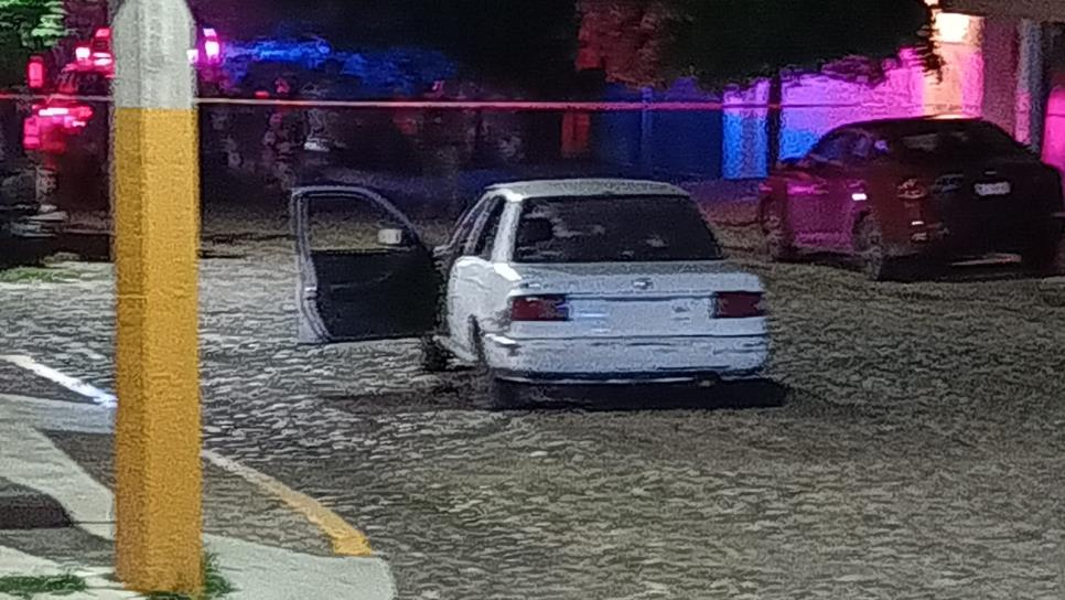 Atacan a balazos a Comandante de la Policía Municipal de Culiacán en la colonia Las Quintas Atacan a balazos a Comandante de la Policía Municipal de Culiacán en la colonia Las Quintas