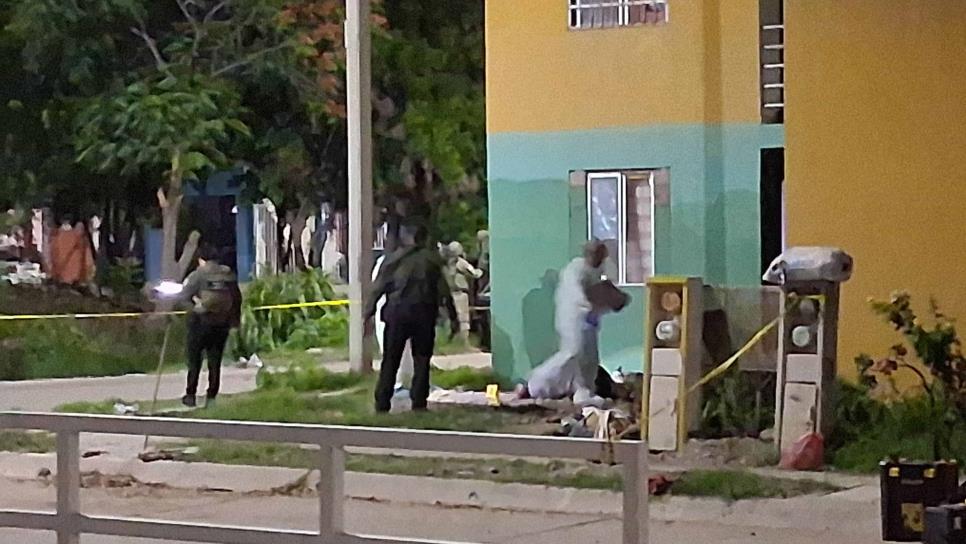 Asesinan a balazos a una mujer al exterior de una vivienda en Chulavista, Culiacán Asesinan a balazos a una mujer al exterior de una vivienda en Chulavista, Culiacán