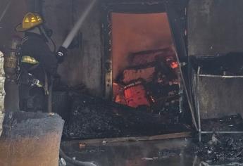 Incendio consume bodega de chiles, al norte de Mazatlán