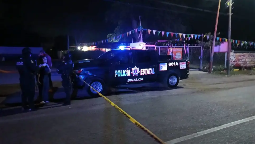 En el lugar quedó un vehículo con armamento en su interior.