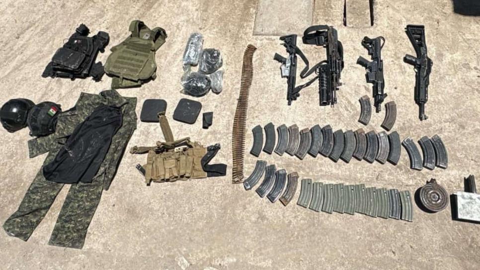 Aseguran cuatro armas largas, un lanzagranadas, cientos de municiones y equipo táctico en Villa Juárez, Navolato