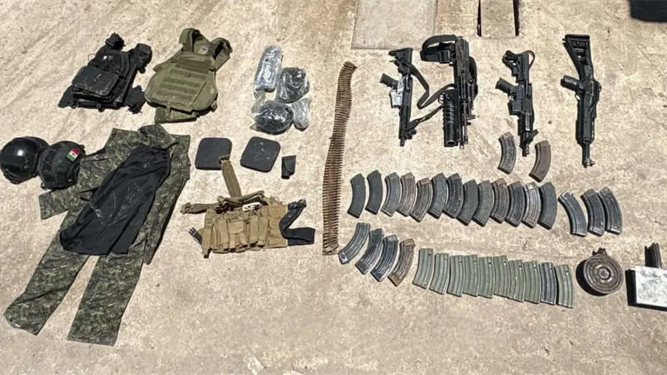 Entre lo asegurado había un uniforme tipo militar. (FOTO: Cortesía).