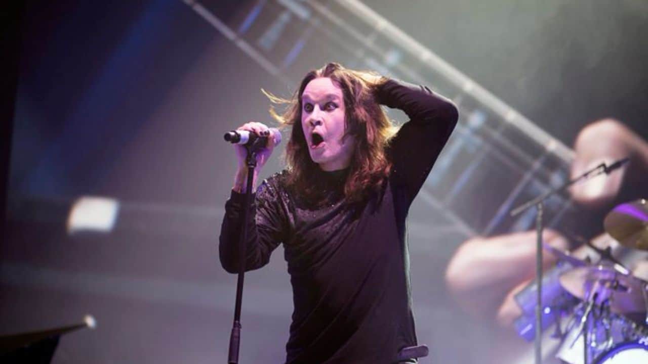 Cuando Ozzy Osbourne mordió la cabeza de un murciélago en el escenario