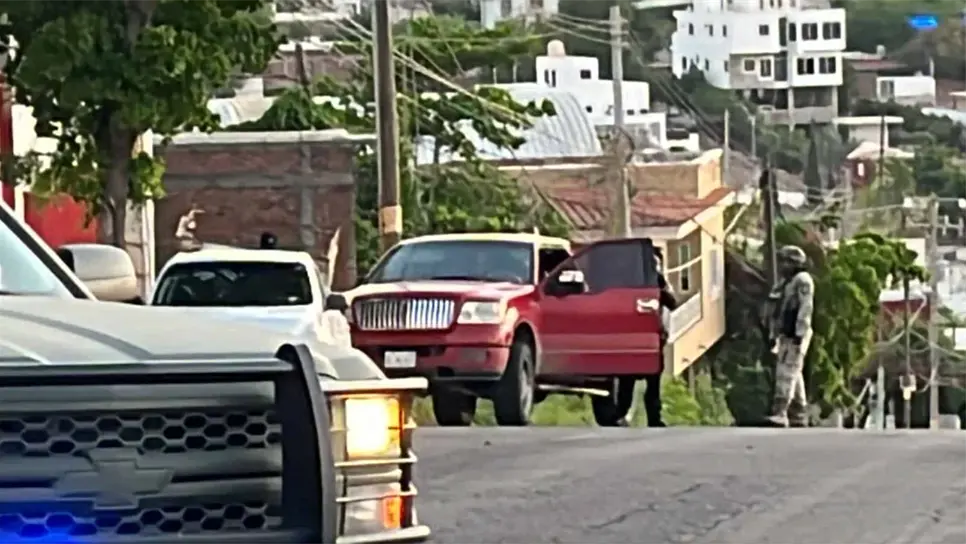 La camioneta en la que viajaba la víctima. (FOTO: Luis Ramírez).