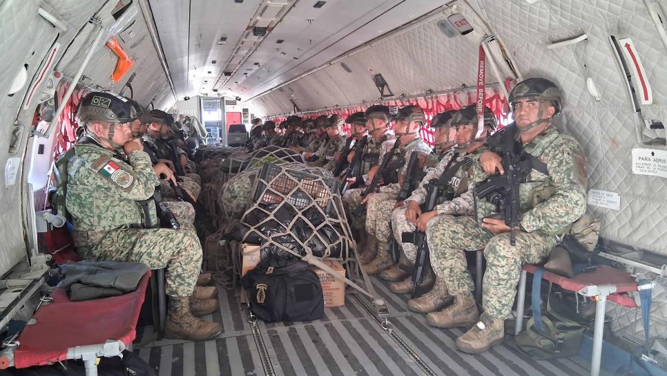 Arriban 150 Fusileros Paracaidistas del Ejército Mexicano para combatir al crimen organizado en Sinaloa Arriban 150 Fusileros Paracaidistas del Ejército Mexicano para combatir al crimen organizado en Sinaloa