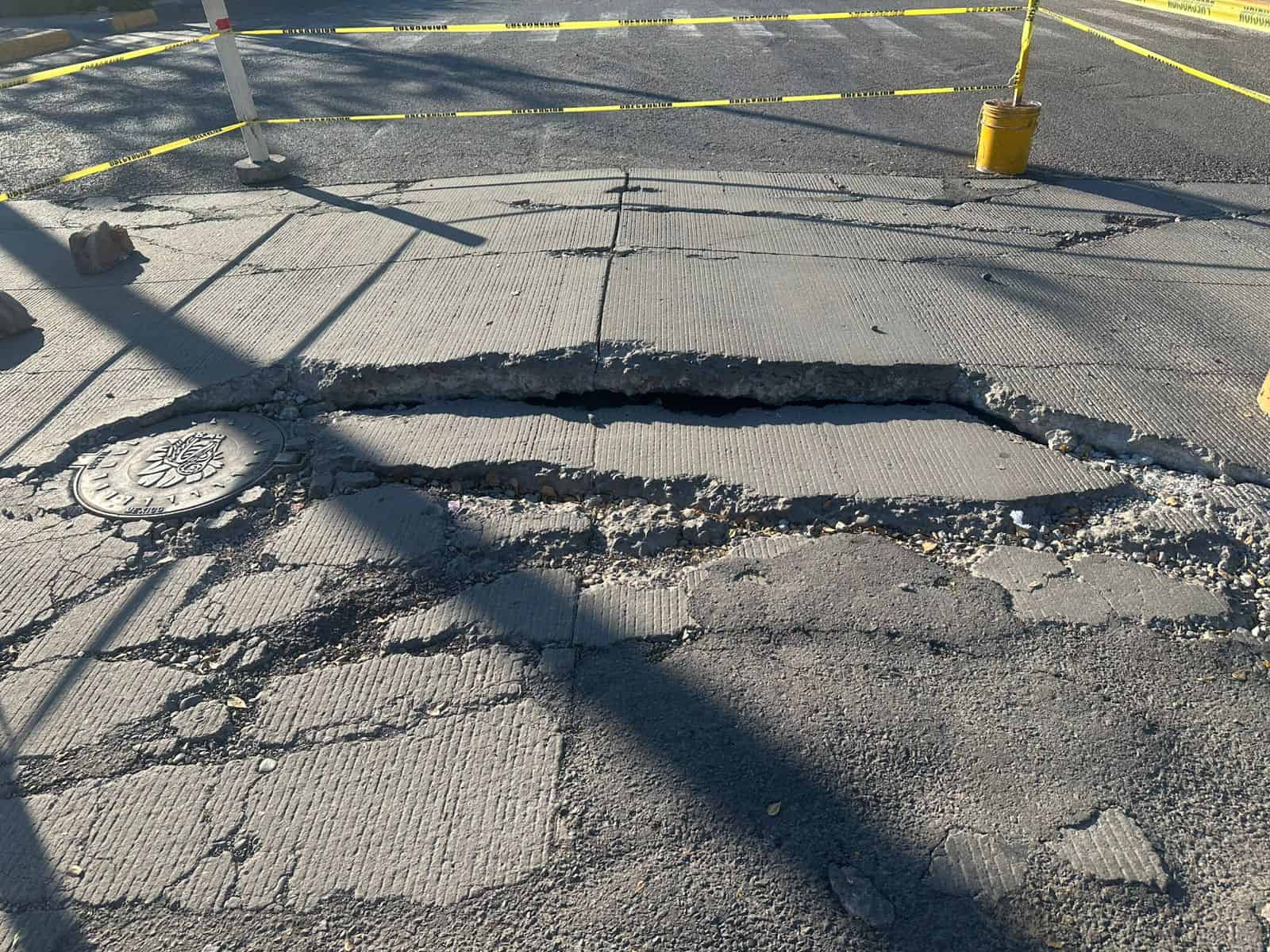 Se levanta misteriosamente el concreto en el centro de Los Mochis; Obras Públicas investiga