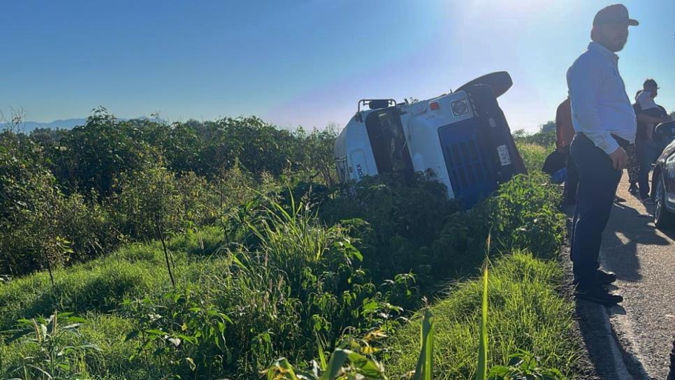 Camión de jornaleros vuelca en La Palma, Navolato; hay 5 heridos, entre ellos, una mujer embarazada Camión de jornaleros vuelca en La Palma, Navolato; hay 5 heridos, entre ellos, una mujer embarazada