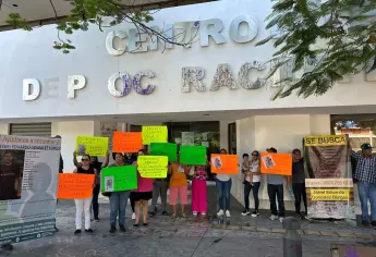 “Jassiel te queremos sano y salvo en casa”, familia de joven “levantado” en Los Mochis se manifiestan en la vicefiscalía