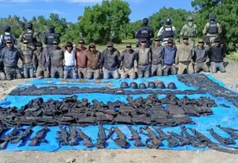 Detienen a 18 personas con armas, lanzagranadas, chalecos tácticos y droga en Aguascalientes