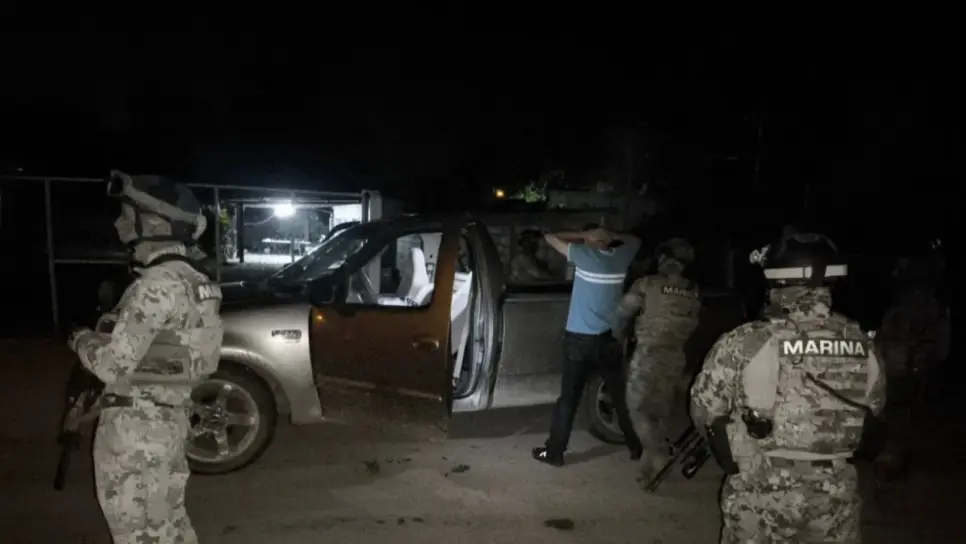 Aseguran a un civil, armamento, droga y un vehículo en Campo Balbuena, Navolato Aseguran a un civil, armamento, droga y un vehículo en Campo Balbuena, Navolato
