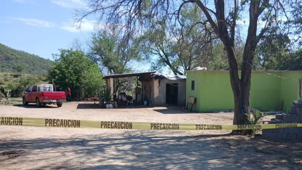 Ejecutan a madre de 87 años y a su hijo frente a su casa en Choix