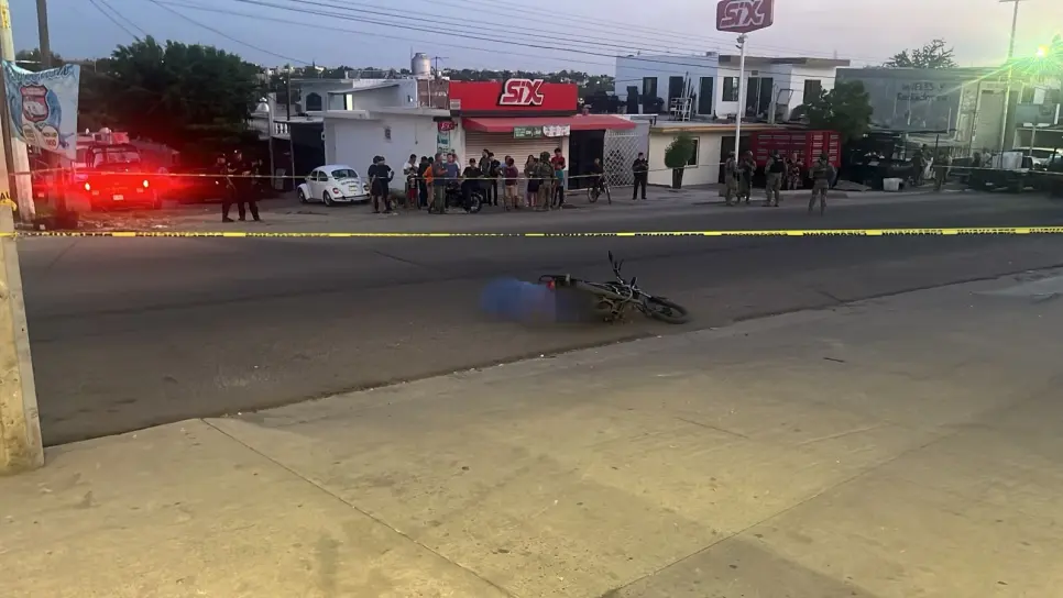 Un motociclista es asesinato a balazos cuando conducía en la Col. Aquiles Serdán en Culiacán Un motociclista es asesinato a balazos cuando conducía en la Col. Aquiles Serdán en Culiacán