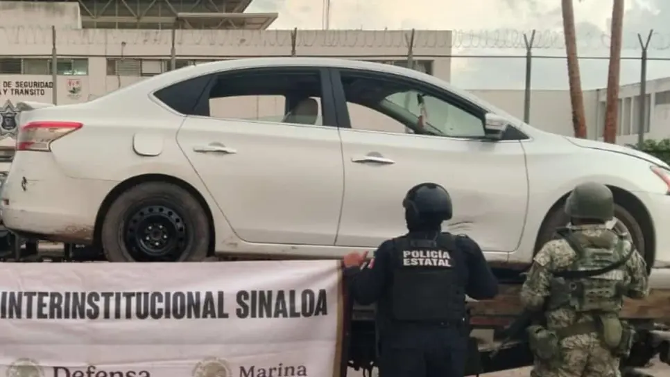 Recuperan un vehículo con reporte de robo en el campo pesquero de Dautillos, en Navolato