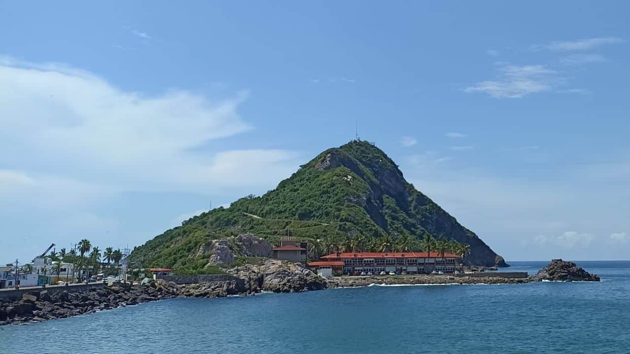 Se realizan cierres preventivos en el Faro ante altas temperaturas en Mazatlán
