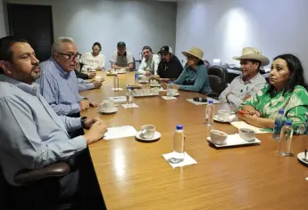 Tras reunión con Rocha Moya, productores liberan Palacio de Gobierno y levantan huelga de hambre