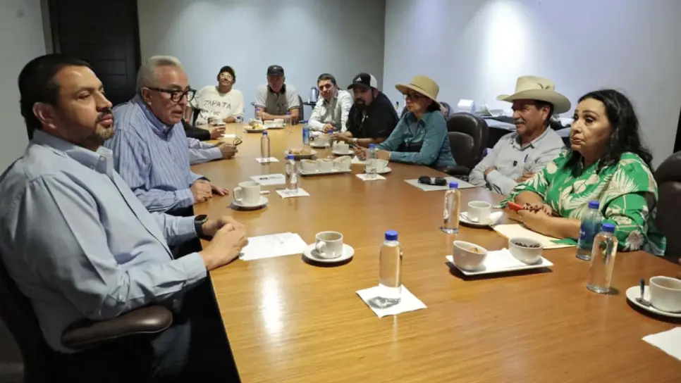 Tras reunión con Rocha Moya, productores liberan Palacio de Gobierno y levantan huelga de hambre