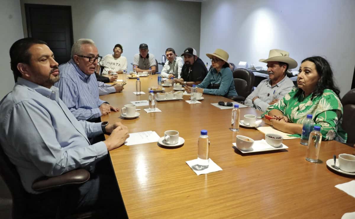 Tras reunión con Rocha Moya, productores liberan Palacio de Gobierno y levantan huelga de hambre