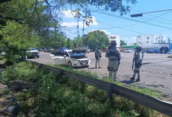 Sujetos arrojan ponchallantas y escapan en persecución del fraccionamiento Infonavit Humaya de Culiacán