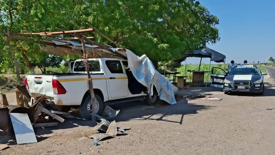 Hombre sufre bajón de presión y glucosa, provoca aparatoso accidente en la entrada de Compuertas Hombre sufre bajón de presión y glucosa, provoca aparatoso accidente en la entrada de Compuertas