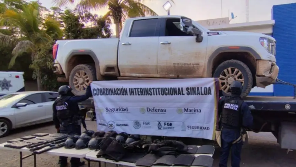 Aseguran una camioneta con armas, cargadores, cartuchos y equipo táctico en Culiacán