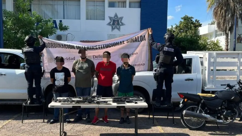 Detienen a cuatro civiles, les aseguran armas y municiones en Bellavista, Culiacán Detienen a cuatro civiles, les aseguran armas y municiones en Bellavista, Culiacán