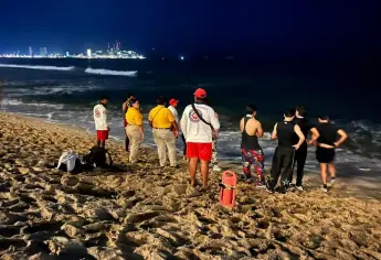 Desaparece joven en playas de Mazatlán; salvavidas activan protocolo de búsqueda