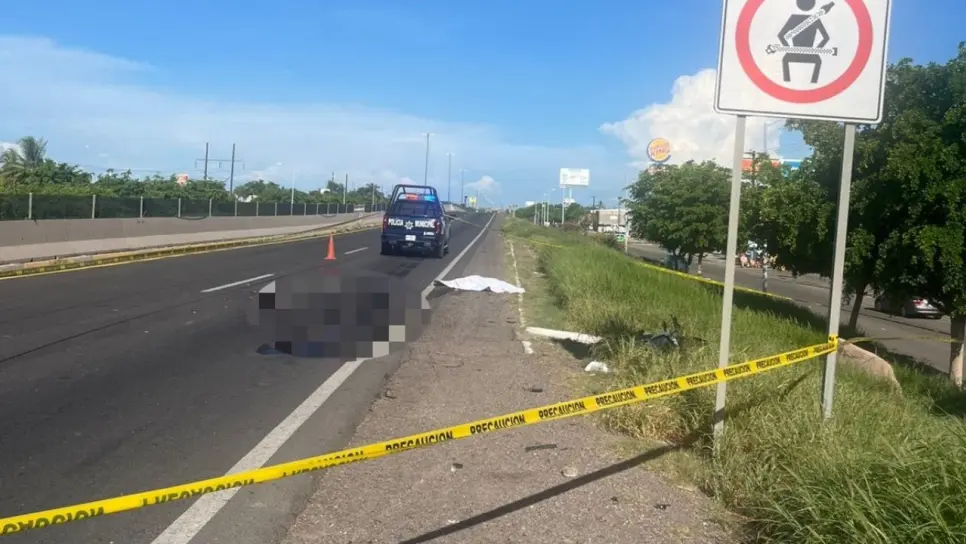 Motociclista pierde la vida tras ser atropellado sobre la México 15 en Guasave Motociclista pierde la vida tras ser atropellado sobre la México 15 en Guasave