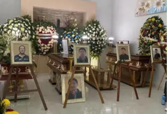 Con música de tambora sepultan a los familiares de El Tito