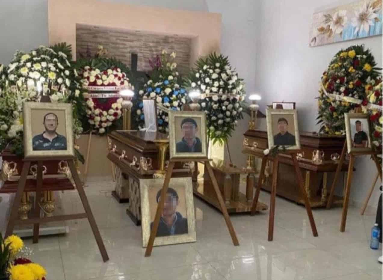 Con música de tambora sepultan a los familiares de El Tito