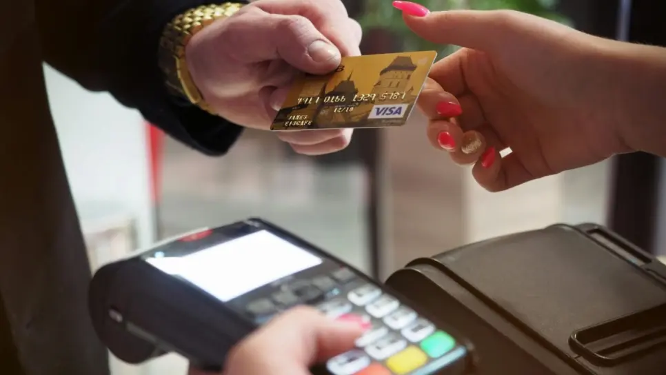 ¿Te cobraron comisión por pagar con tarjeta? Así puedes denunciar ante Profeco