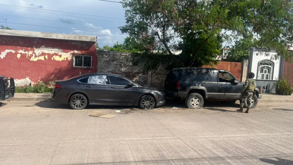 Encuentran dos carros baleados en la colonia 21 de Marzo en Culiacán Encuentran dos carros baleados en la colonia 21 de Marzo en Culiacán