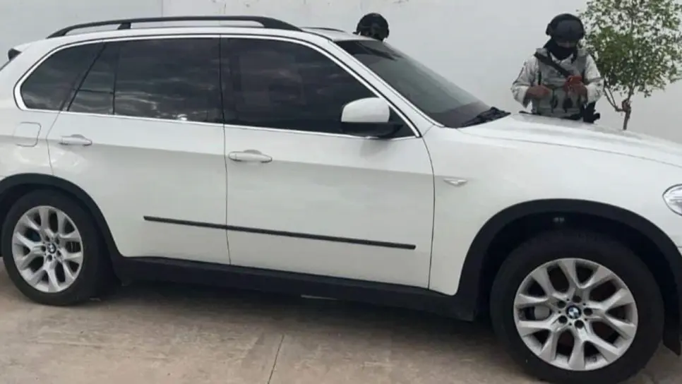 Aseguran cuatro camionetas de lujo con blindaje y municiones para Cuernos de Chivo, en Los Ángeles, Culiacán Aseguran cuatro camionetas de lujo con blindaje y municiones para Cuernos de Chivo, en Los Ángeles, Culiacán