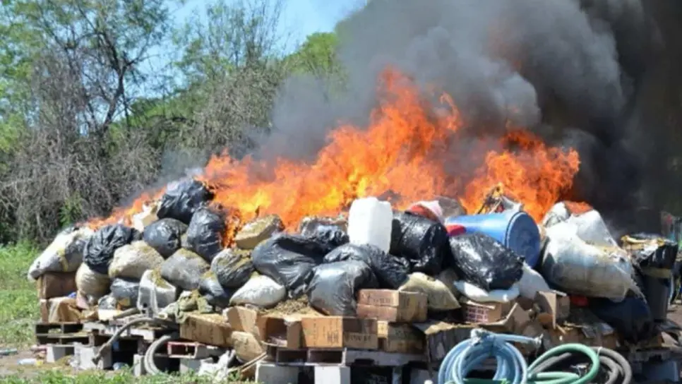 Destruyen más de 2 toneladas de droga, 413 equipos tácticos y 186 máquinas tragamonedas decomisadas en Culiacán Destruyen más de 2 toneladas de droga, 413 equipos tácticos y 186 máquinas tragamonedas decomisadas en Culiacán
