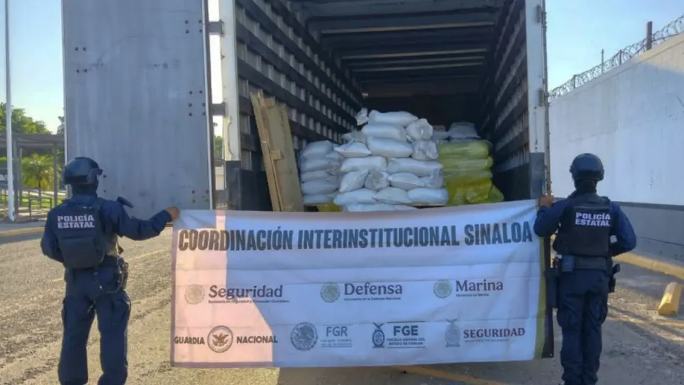 Camión de carga con precursores químicos es asegurado por La Costerita en Culiacán Camión de carga con precursores químicos es asegurado por La Costerita en Culiacán