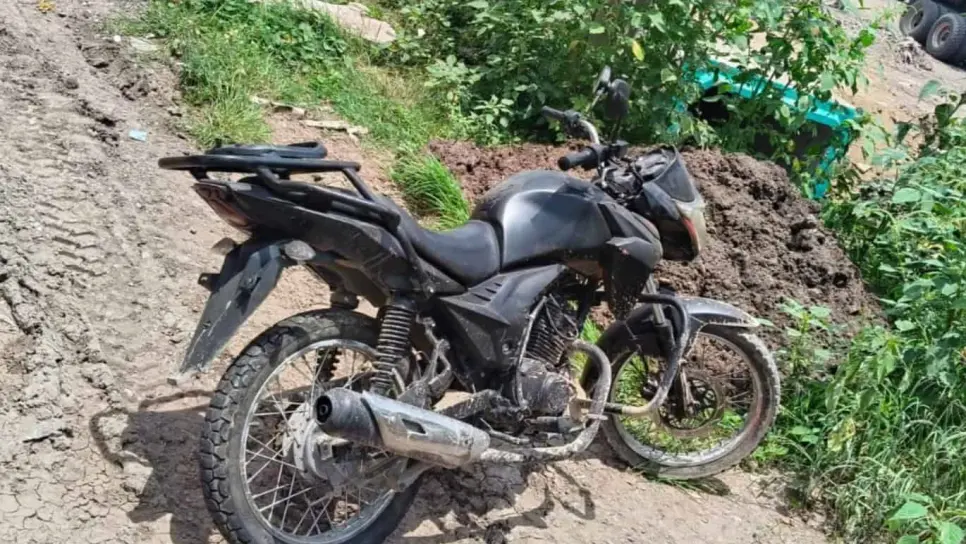 Recuperan una motocicleta con reporte de robo sobre la maxipista en Culiacán Recuperan una motocicleta con reporte de robo sobre la maxipista en Culiacán